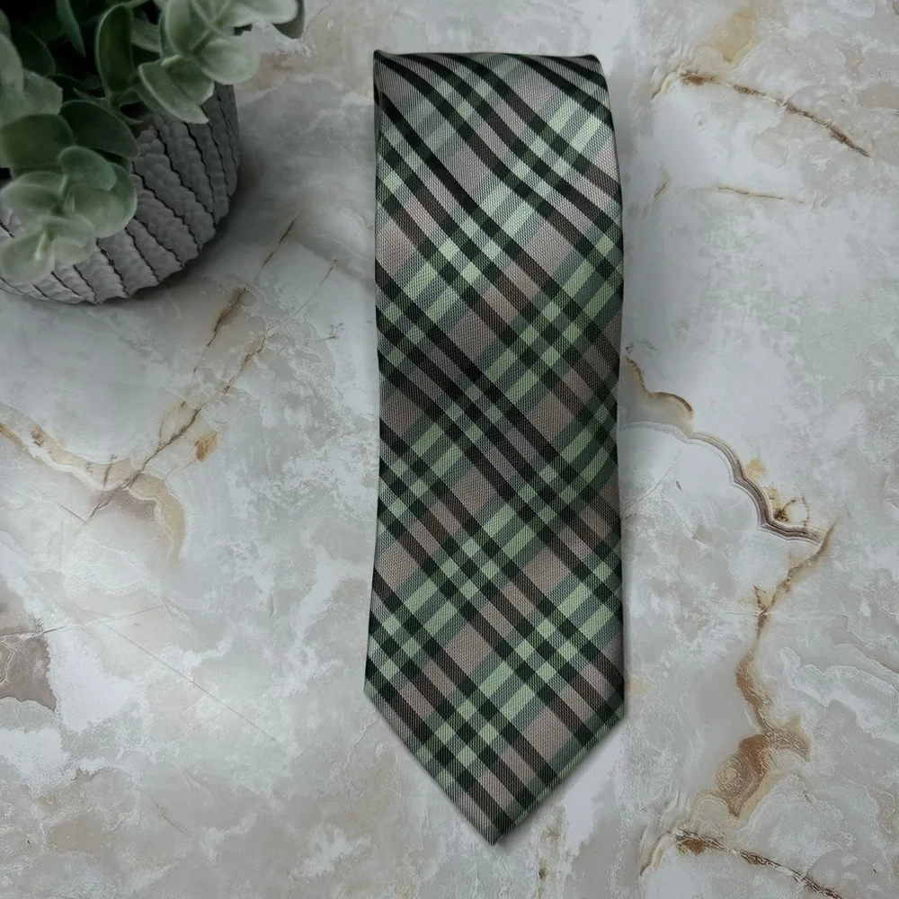 Geoffrey Beene 100% Silk Men's Tie 3 1/8